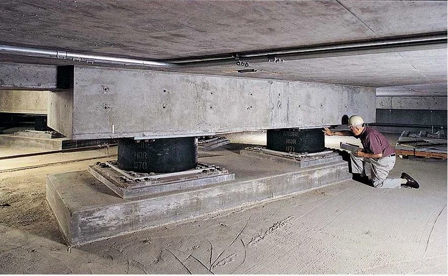 Illustrative image of Base isolation seismic design in Drummondville